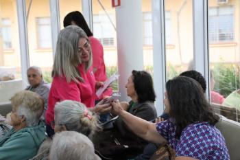 Consultoras Mary Kay doam autoestima para pacientes