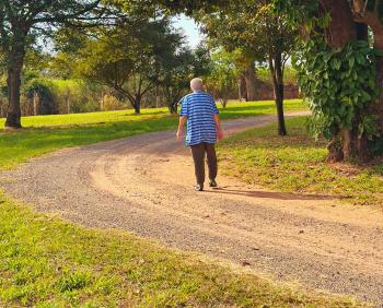 Caminhadas e contemplação trazem bem-estar para a terceira idade no Recanto Monsenhor Albino