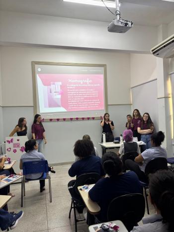 Palestra sobre o Outubro Rosa para colaboradores do HEC