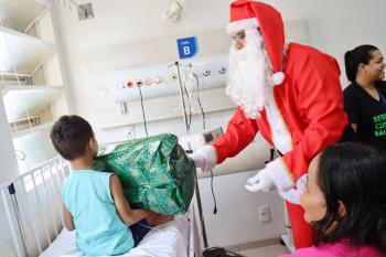 CIPA da Fundação Padre Albino entrega presentes para crianças do HPA e HEC