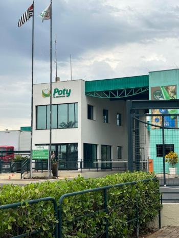 Alunos da Farmácia UNIFIPA visitam empresa de bebidas em Potirendaba