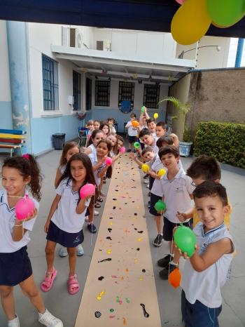 Colégio Catanduva inicia Semana da Criança com atividades lúdicas e criativas