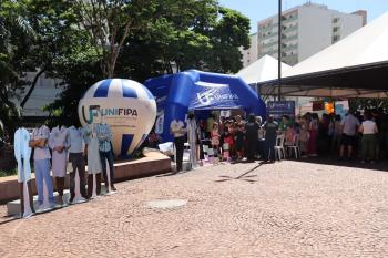 UNIFIPA participa de homenagem ao Dia da Mulher na praça da Matriz