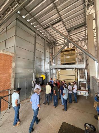 Alunos de Engenharia Agronômica da Unifipa fazem visita técnica a silo em Elisiário