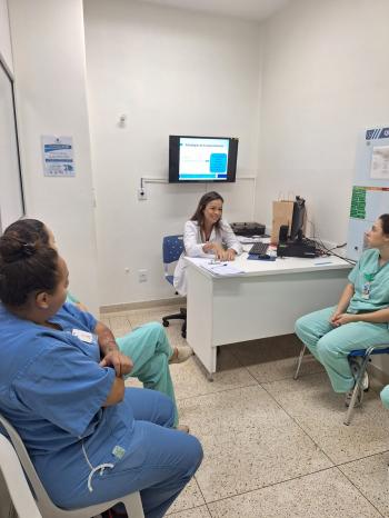 Equipe multiprofissional da UTI Adulta do HPA promove treinamento sobre cuidado com pacientes e familiares