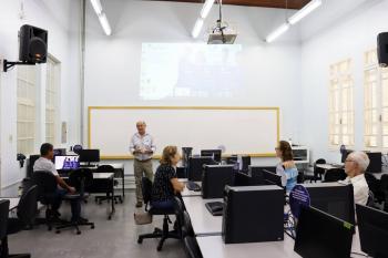 Administração UNIFIPA oferece curso gratuito de informática e inteligência artificial para pessoas idosas