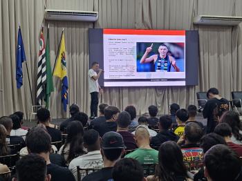 Estudantes do curso de Educação Física UNIFIPA participam de palestra com atleta olímpico